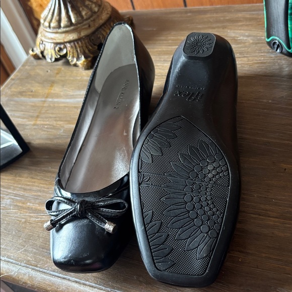 Anne Klein - Picture 2 of 2